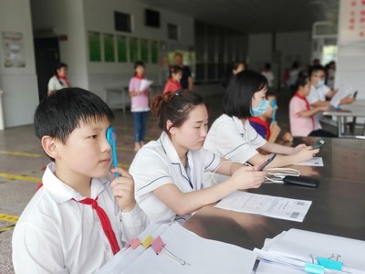 关爱学生眼健康 视力检查进校园--滁州市第二实验小学组织开展学生视力检查活动