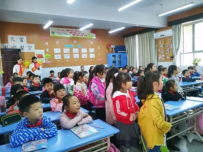 郑州管城区实验小学迎来电力机械厂幼儿园小朋友参观