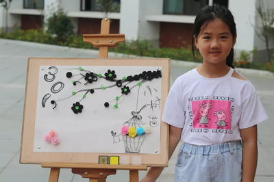 开学迎新 实验小学教育集团各校奇思妙想 机器人引路走红地毯