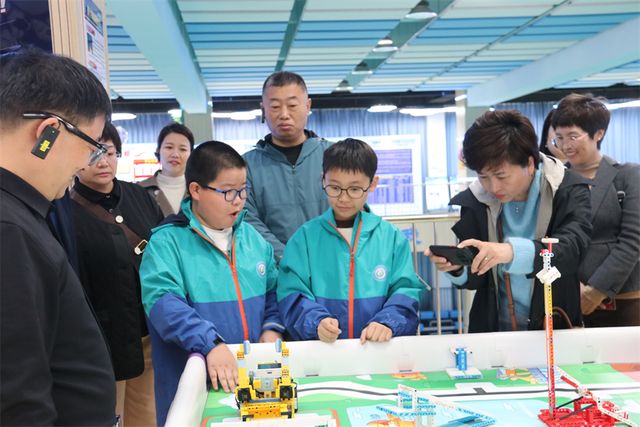 石家庄市鹿泉区教育局一行考察合肥市马岗实验小学智慧教育工作