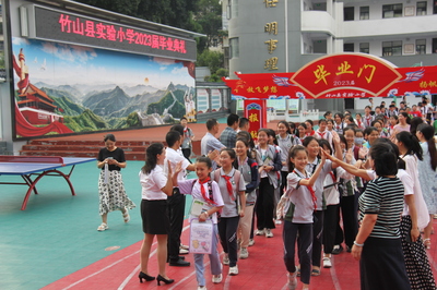 青春不散场，梦想再启航——县实验小学隆重举行2023届毕业典礼